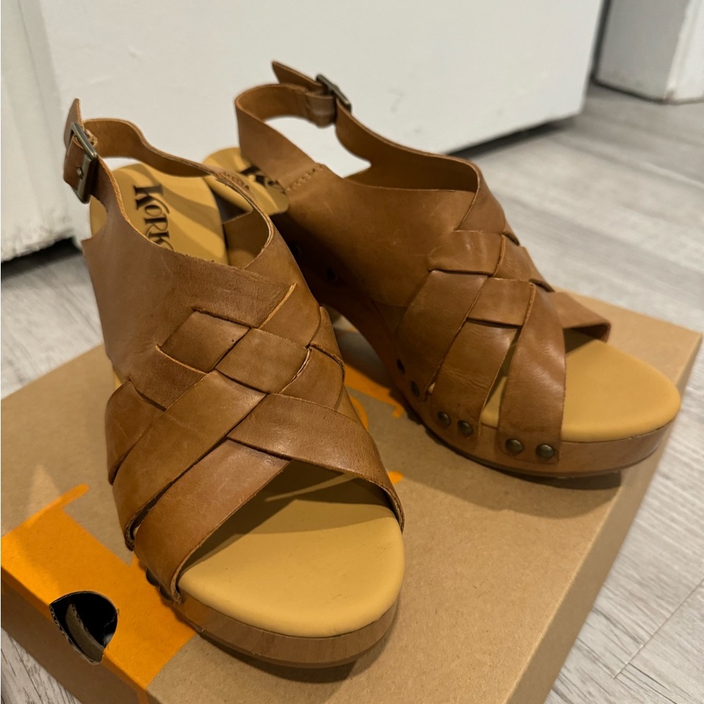 Korks Women's Tan Leather Heels